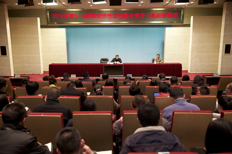 10月30日下午，中宣部理论局副局长邵文辉来院为2015年第5、6期高校思想政治理论课骨干教师研修班作题为“做好党的意识形态领域工作”的专题报告。