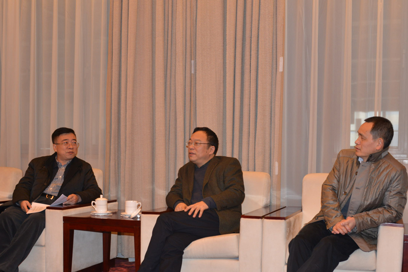 11月20日下午，中国教育科学研究院院长田慧生来院为第16期全国基础教育改革动态研修班及“楚天中小学教师校长卓越工程”高中校长培训班作题为“世界教育格局中的中国基础教育”的专题报告。报告开始前，学院党委书记、常务副院长马俊杰，副院长李文长与田慧生院长交流了工作。