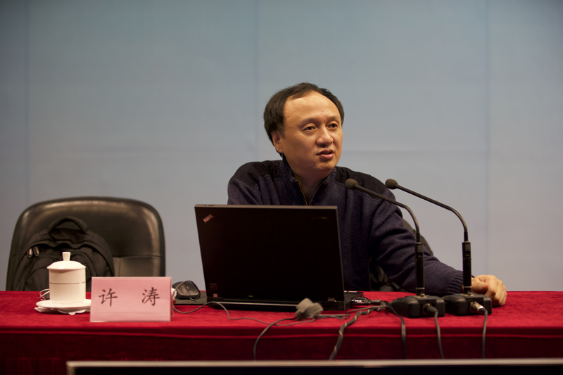 11月23日上午，教育部教师工作司司长许涛来院为第16期全国基础教育改革动态研修班及“楚天中小学教师校长卓越工程”高中校长培训班作题为“乡村教师队伍建设的政策走向”的专题报告。报告开始前，学院党委书记、常务副院长马俊杰与许涛司长交流了工作。