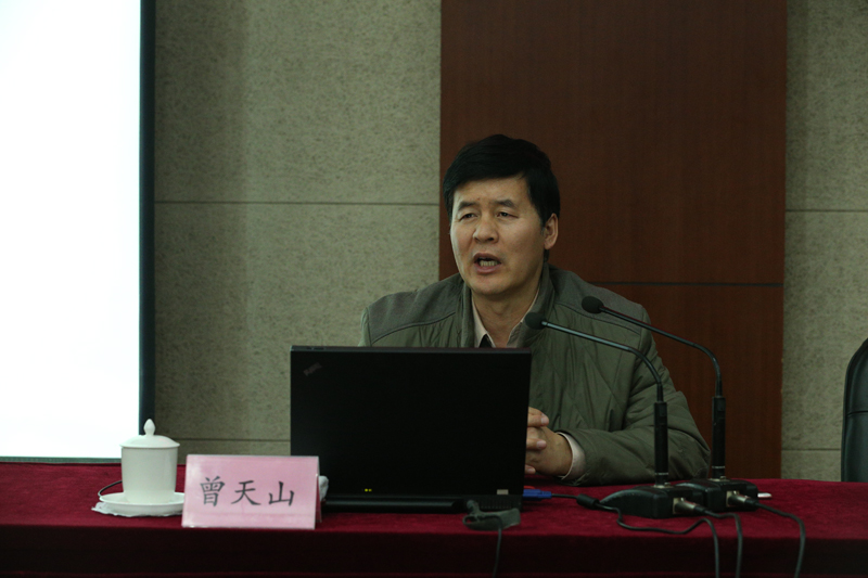3月4日下午，中国教育科学研究院副院长曾天山，来我院为第三十九期全国地市教育局长研修班和第四十三期省地教育督学培训班共180余位学员作了“推进教育公平的战略构想与重点工作”专题报告。