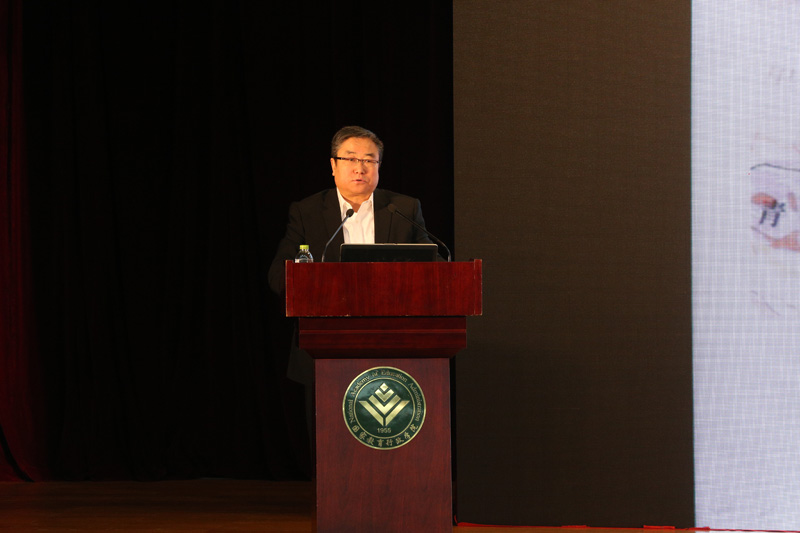 甘肃省教育厅副巡视员丁光明分享了甘肃省在利用信息技术促进教育公平的实践与经验。 甘肃省教育厅副巡视员丁光明分享了甘肃省在利用信息技术促进教育公平的实践与经验。