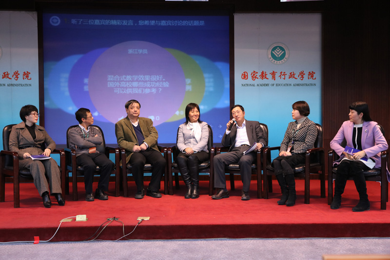 平行论坛一:“互联网+”课堂教学分论坛中,清华大学计算机科学与技术系教授孙茂松、西南交通大学副校长冯晓云和BlackBoard中国区CEO陈永红分别结合自己研究和实践经验在“互联网+”课堂教学分论坛做了主旨发言。 平行论坛一:“互联网+”课堂教学分论坛中,清华大学计算机科学与技术系教授孙茂松、西南交通大学副校长冯晓云和BlackBoard中国区CEO陈永红分别结合自己研究和实践经验在“互联网+”课堂教学分论坛做了主旨发言。