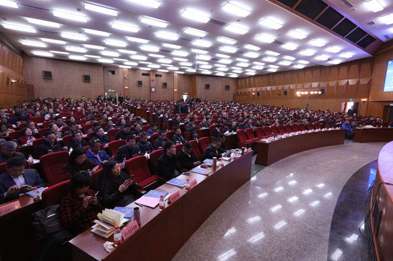 学院第51期高校领导干部进修班、第47期高校中青年干部培训班、第39期地(市)教育局长班、第43期省(地)督学班以及第12期浙江中青年干部培训班的500余名学员,学院领导、中层干部及全体教师参加了论坛。 学院第51期高校领导干部进修班、第47期高校中青年干部培训班、第39期地(市)教育局长班、第43期省(地)督学班以及第12期浙江中青年干部培训班的500余名学员,学院领导、中层干部及全体教师参加了论坛。