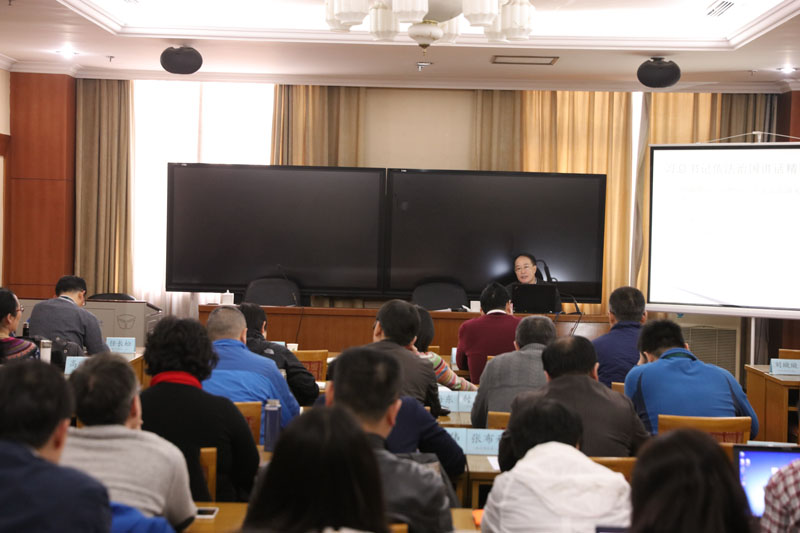 3月16日上午，中国青年政治学院党委副书记、常务副校长王新清为机关党校第八期处级党员干部理论学习班全体学员作了“学习习总书记依法治国重要讲话 全面推进法治中国建设”专题报告。