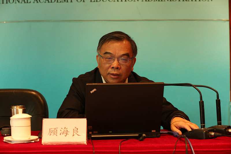 顾海良指出,《中国共产党普通高等学校基层组织工作条例》和《关于坚持和完善普通高等学校党委领导下的校长负责制的实施意见》为党委领导下的校长负责制提供了重要的遵循。党委领导下的校长负责制是党对高等学校领导的根本制度,是高等学校坚持社会主义办学方向的重要保证,是中国特色现代大学制度的核心内容,是推进中国特色现代大学制度建设的重要举措,符合我国国情和高等教育发展规律。【文字:余海波 编审:彭可为 张林东】 顾海良指出,《中国共产党普通高等学校基层组织工作条例》和《关于坚持和完善普通高等学校党委领导下的校长负责制的实施意见》为党委领导下的校长负责制提供了重要的遵循。党委领导下的校长负责制是党对高等学校领导的根本制度,是高等学校坚持社会主义办学方向的重要保证,是中国特色现代大学制度的核心内容,是推进中国特色现代大学制度建设的重要举措,符合我国国情和高等教育发展规律。【文字:余海波 编审:彭可为 张林东】