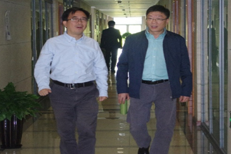 学员们聆听了由暗物质卫星首席科学家常进研究员主讲的学术报告“宇宙空间暗物质的探索”，报告会由潘建伟院士主持。