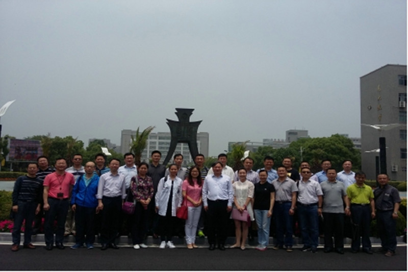 八所学校主要领导介绍了学校的办学历史、专业建设、学生管理、校园文化、校企合作和改革发展等情况。学员们就专业结构调整、课程体系建设、集团化办学、现代学徒制创新机制体制、学校内涵建设、素质教育和创新创业教育、社会服务拓展等问题分别与各校负责人进行了座谈交流。还参观了有关院校的重点实验室、实践教学基地、校企合作中心、实习就业基地，以及校史馆、博物馆等。
通过一周的考察学习和调研交流，学员们对浙沪高职教育有了更为深入的了解，大家一致认为学到了许多好经验和好做法，感到受益匪浅。（供稿：第48期高校中青班赴浙江上海调研团 于书忠；审稿：带队老师 郭静）