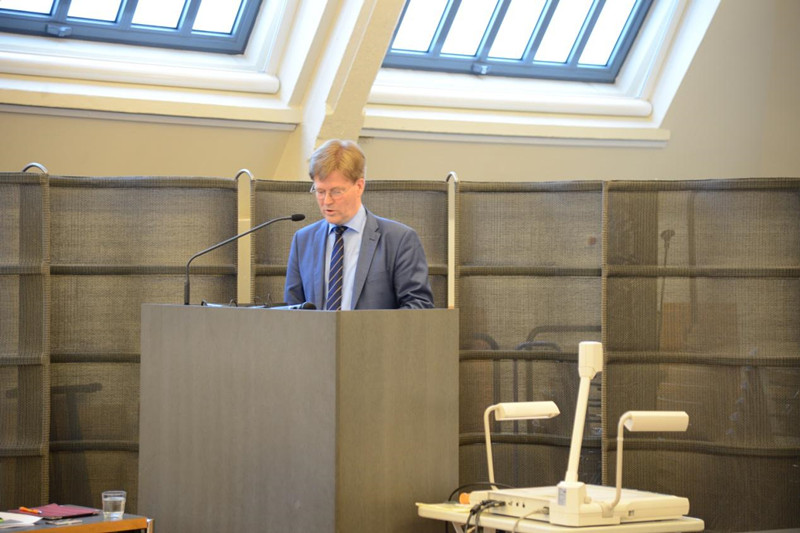 6月3日上午,“千名中西部大学校长海外研修计划”2016年赴芬兰团应邀访问芬兰教育部。芬兰教育文化部高等教育与科学政策部部长Tapio Kosunen致欢迎词。他回顾了近几年中芬教育合作的进展,对比了中芬教育改革发展的相似性,并期望中芬两国进一步加强教育合作。 6月3日上午,“千名中西部大学校长海外研修计划”2016年赴芬兰团应邀访问芬兰教育部。芬兰教育文化部高等教育与科学政策部部长Tapio Kosunen致欢迎词。他回顾了近几年中芬教育合作的进展,对比了中芬教育改革发展的相似性,并期望中芬两国进一步加强教育合作。