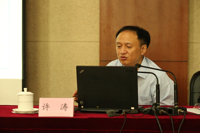 开班式后，教育部国际合作与交流司司长许涛为学员作题为“提质增效，做强教育，服务党和国家工作大局”的开班报告。许涛对《关于做好新时期教育对外开放工作的若干意见》的起草背景、框架内容、落实要求等进行了解读。他指出，《若干意见》的印发，标志着我国教育对外开放事业进入了以提质增效为基本特征的新的历史时期。他从加快留学事业发展，提高留学教育质量；完善体制机制，提升涉外办学水平；加强高端引领，提升我国教育实力和创新能力；丰富中外人文交流，促进民心相通；拓展发展机遇和空间，促进教育领域合作共赢；实施“一带一路”，促进沿线国家教育合作等六个方面重点介绍了《若干意见》的新要求。（赵京）