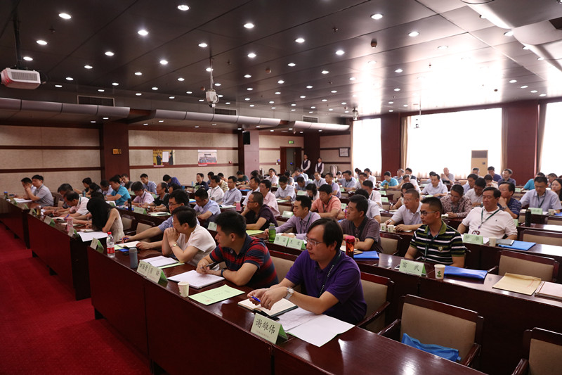 高校依法治校能力建设专题研讨班共95位学员，来自全国31省、直辖市、自治区和新疆建设兵团地方高等院校，平均年龄44岁，其中有17位女学员。（李永贤）