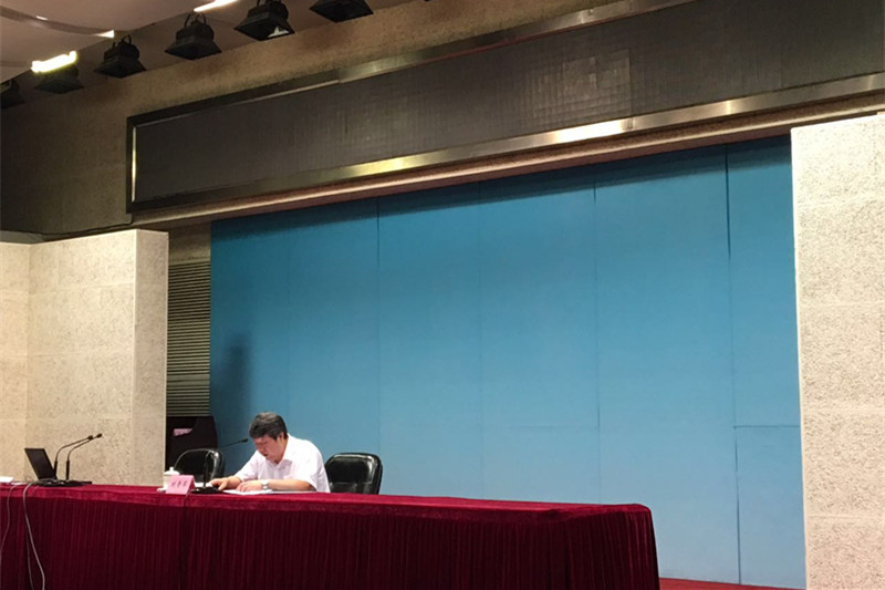 开班式后,中国记协党组副书记、书记处书记高善罡做了题为《深入学习贯彻习近平总书记党的新闻舆论工作座谈会重要讲话精神》的专题辅导报告。本培训班将举办三期,从8月6日至14日,每期四天。全国31个省、直辖市、自治区的高校新闻院系负责人及骨干教师共计612人将参加培训学习。(佛朝晖) 开班式后,中国记协党组副书记、书记处书记高善罡做了题为《深入学习贯彻习近平总书记党的新闻舆论工作座谈会重要讲话精神》的专题辅导报告。本培训班将举办三期,从8月6日至14日,每期四天。全国31个省、直辖市、自治区的高校新闻院系负责人及骨干教师共计612人将参加培训学习。(佛朝晖)