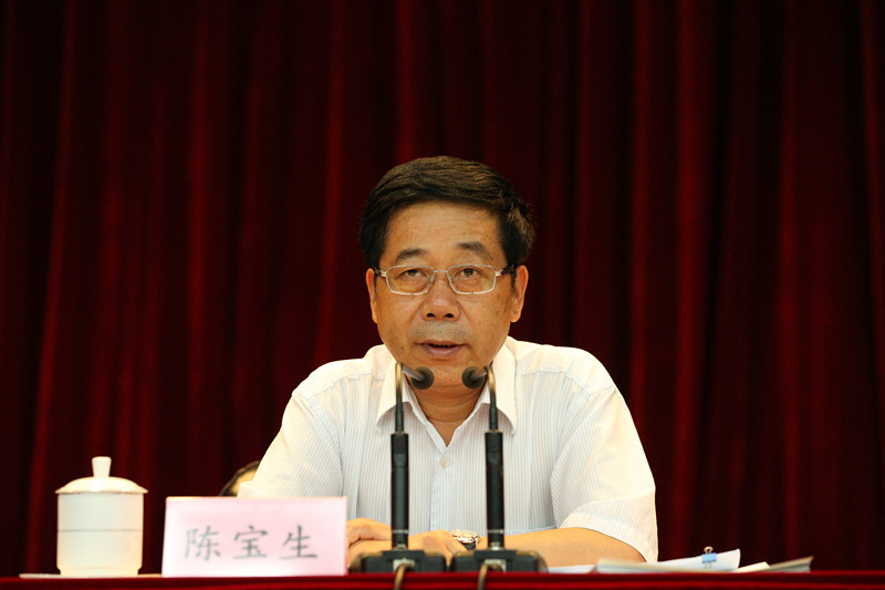 陈宝生指出,习近平总书记“在庆祝中国共产党成立95周年大会上的讲话”意义重大,部党组对教育战线学习贯彻“七一”重要讲话做出了全面部署,提出了明确要求。教育的历史使命决定了教育战线学习“七一讲话”要学得深一些、透一些、系统一些。要认真学习理解习近平总书记讲到的“三个深刻改变”、“三大历史贡献”和“三个长期坚持,永不动摇”,深刻领会“七一”讲话的精神实质,不忘初心,继续前进。 陈宝生指出,习近平总书记“在庆祝中国共产党成立95周年大会上的讲话”意义重大,部党组对教育战线学习贯彻“七一”重要讲话做出了全面部署,提出了明确要求。教育的历史使命决定了教育战线学习“七一讲话”要学得深一些、透一些、系统一些。要认真学习理解习近平总书记讲到的“三个深刻改变”、“三大历史贡献”和“三个长期坚持,永不动摇”,深刻领会“七一”讲话的精神实质,不忘初心,继续前进。