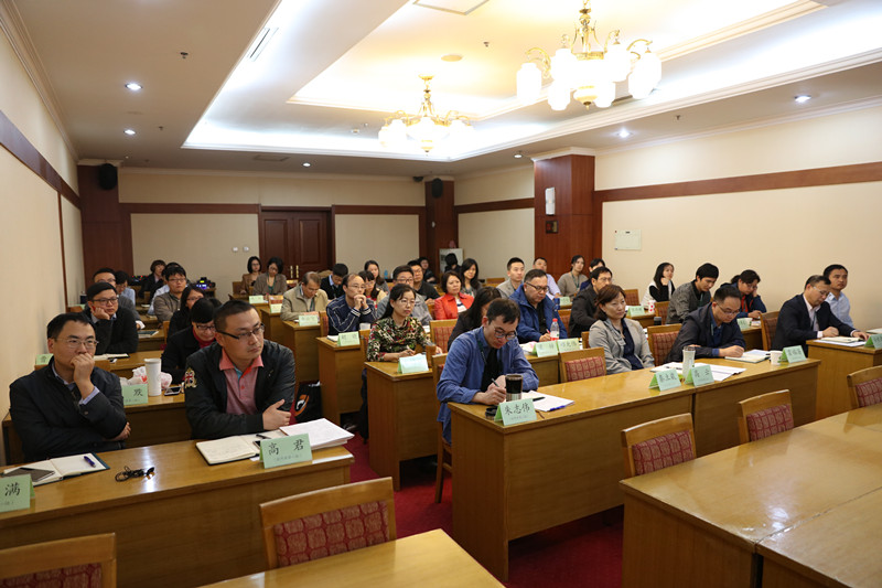 金灿荣在报告中深入剖析了当前国际形势的新特点并为学员们详细讲解了我国在东海、南海、台海和朝鲜半岛方面的外交挑战和外交战略。（薛珊）