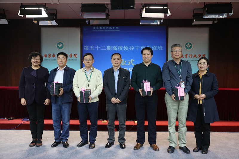 学员们一致认为,本次进修班针对性强,规划、设计与管理科学规范,规格高、水平高、效率高;参加学习研修机会难得、受益匪浅、收获颇丰。大家纷纷表示今后会更加密切与学院及老师们的联系,充分利用学院高端有效的学习交流平台推动各自学校事业的快速发展。(郭静) 学员们一致认为,本次进修班针对性强,规划、设计与管理科学规范,规格高、水平高、效率高;参加学习研修机会难得、受益匪浅、收获颇丰。大家纷纷表示今后会更加密切与学院及老师们的联系,充分利用学院高端有效的学习交流平台推动各自学校事业的快速发展。(郭静)