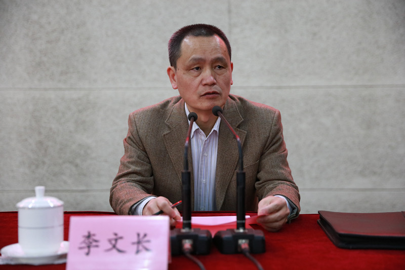 李文长就本期培训班的举办背景、教学目标、课程模块、组织管理、学风建设等方面做了说明和介绍。他指出，本次培训班旨在深入学习习近平总书记系列重要讲话精神，深入贯彻党的十八大和十八届历次全会精神，紧扣基础教育综合改革主题，聚焦民办基础教育体制机制创新，着力民办基础教育内涵发展与质量建设。