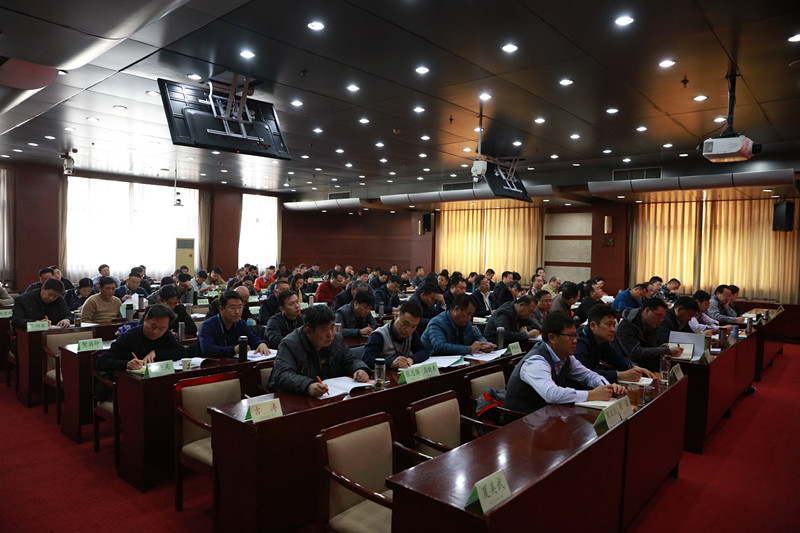 本期研讨班旨在深入贯彻落实十八届三中、四中、五中、六中全会精神，全面提升高校后勤系统领导干部的理论素养和管理改革能力。来自各省、自治区、直辖市教育厅（教委）及新疆生产建设兵团教育局分管高校后勤工作的相关领导干部，以及高校分管后勤工作的校级领导、处级干部和学校后勤部门的管理者共百余位学员参加培训学习。在未来一周的培训研讨中，围绕高校后勤管理和改革工作的目标和任务，学员们将听取一系列的专题报告，并结合实际工作进行深入的研讨与交流。（李永贤）