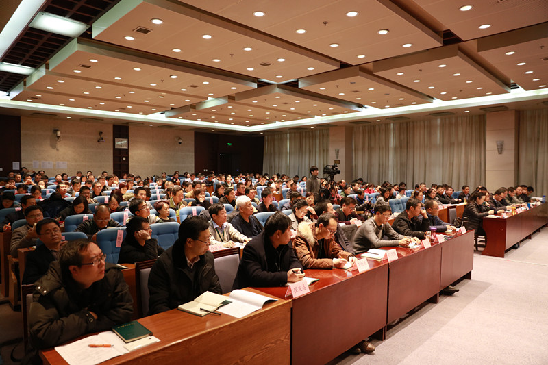 来自全国16个省、直辖市、自治区的209位负责家长学校建设的干部教师参加本期培训。（王敬红）