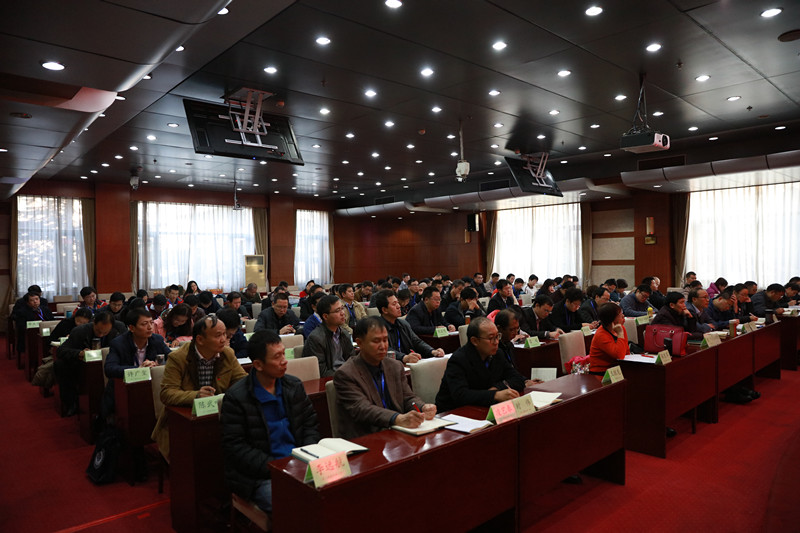 来自全国25所高校共97名学员参加此次为期10天的研修学习。学员们将通过专题报告、学员论坛、小班研讨以及小班教学等多种形式，围绕高校的教学改革创新主题展开学习和交流活动。（丁月牙）