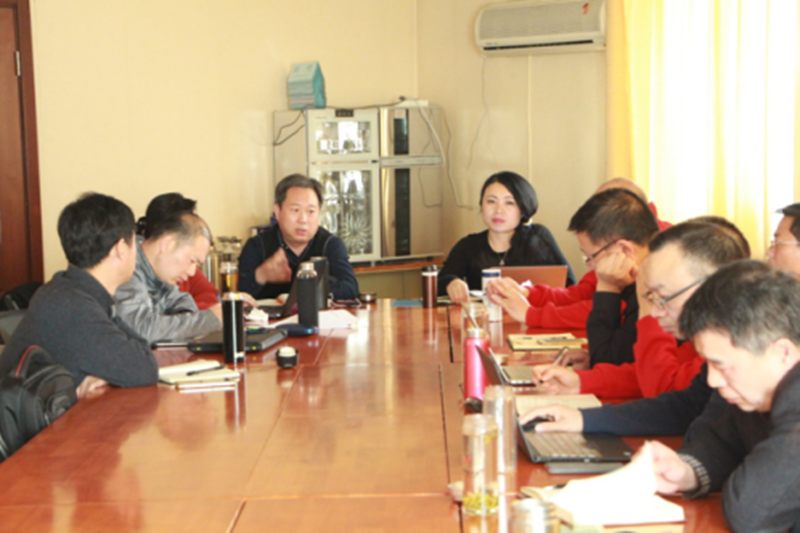 听取主题报告后，学员们积极发言、进行了深入的讨论。浙江海洋大学外国语学院党委书记许金权表示，“高校人才培养的核心是德与才的问题，‘德’是思想政治引领，‘才’是学生的专业素养；张红英书记长期坚持和积累，做品牌、做特色，非常值得学习和借鉴。”另外，浙江工业大学容大后勤集团党委书记许天雷、宁波大学海运学院党委书记蔡真亮、中国计量大学马克思主义学院院长兰婷等同学也畅谈了自己的体会和本单位的做法。