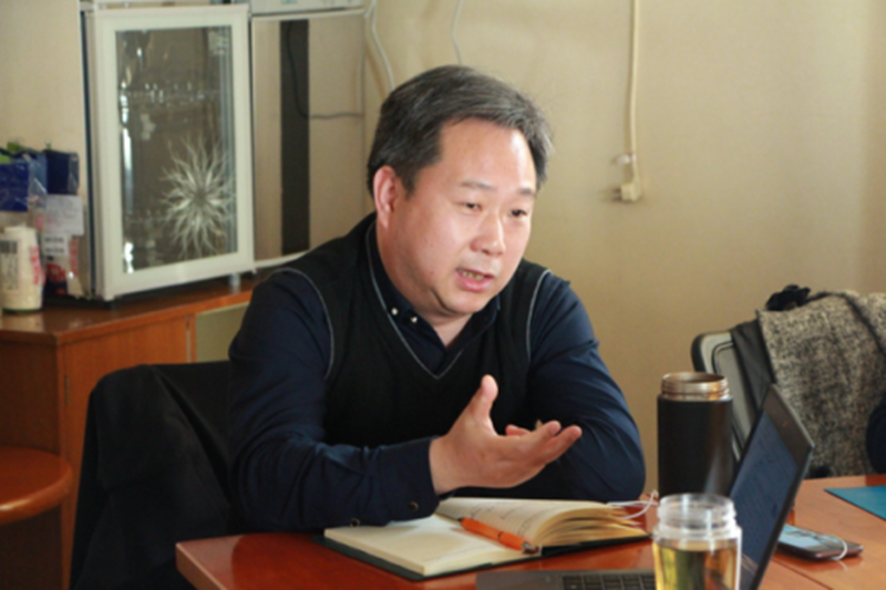 本期学员、省教育厅办公室副主任翁品雄主持了交流会，他在总结发言时强调，做好高校基层党建工作既要用权力推进，又要靠魅力推进；既要坚持问题导向，又要坚持效果导向；既要优化组织入党，更要强化思想入党；既要理直气壮抓党建，又要开拓创新抓结合融合，党建业务工作和行政业务工作要两手抓、两手硬；既要注重解决思想问题，又要注重解决实际问题；既要为党建“立功”，又要为党建“立言”，加强总结提炼，加强经验宣传推广。(供稿：第14期浙江中青班学员 翁品雄 张红英 宋林君；审稿：总班主任 于鲁文)