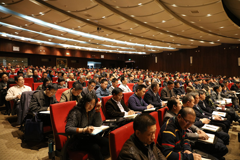 第53期高校领导干部进修班、第50期高校中青年干部培训班、山东省高校领导干部培训班、浙江省第14期高校中青年干部培训班等班次的全体学员聆听了报告。学员们一致认为，报告全面传达了中央关于全面从严治党的新要求，进一步明确了高等教育系统全面从严治党，加强高校领导干部队伍建设的重点环节和重点任务，指明了工作方向和目标要求，对今后开展工作具有重要的指导意义。（许杰）