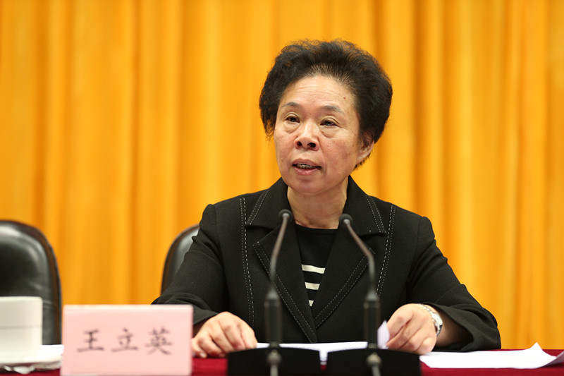 王立英系统阐述了中央关于全面从严治党的新要求。她指出，党的十八届六中全会对全面从严治党提出了新的要求。一是要严肃党内政治生活，要抓好思想教育这个根本、严明纪律这个关键、选人用人这个导向，用好组织生活这个手段，抓住继承和创新这个关键环节；二是要强化党内监督，要发挥好党委（党组）全面监督、纪检机关的专责监督、党的工作部门的职能监督、基层党组织的日常监督、党员的民主监督、以及民主党派和师生等的作用；三是要坚持标本兼治，要坚持治标不松劲、不断以治标促进治本，坚持共产党人价值观、不断坚定和提高政治觉悟，依靠文化自信坚定理想信念，发挥党的干部的表率作用，加强经常性的监督，实现不敢腐、不能腐、不想腐的目标。四是要扎实做好当前工作，迎接党的十九大的召开。