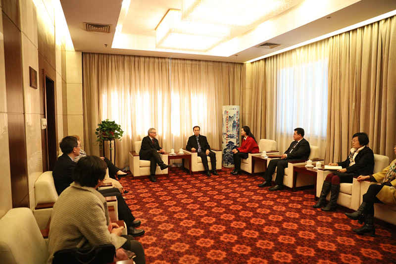 加拿大劳瑞尔大学副校长一行访问我院