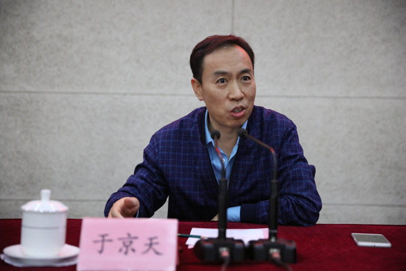 于京天向学员们介绍了学院“校长大厦”建立和名称来历，强调“校长大厦”是培养全国教育系统干部的摇篮，希望大家一起维护好和共同建设好这个共同的精神家园。他期望局长们成为学院“不在编”的教师、“不在位”的管理者和“不在岗”的工作者，共同推进学院工作和我国教育管理干部培训事业的发展，并希望大家将本次学习培训成果切实转化为工作实践，推动国家教育改革发展政策的全面贯彻落实。