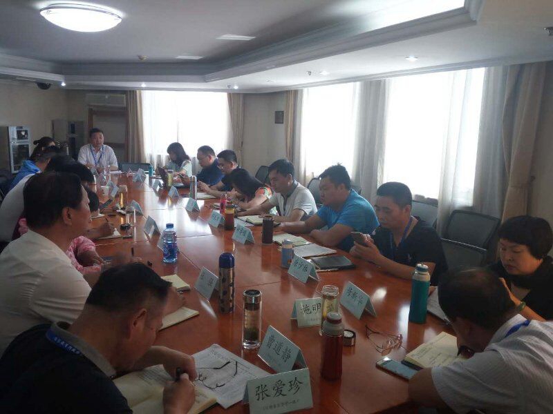 5月26日下午，第九期全国县区督学培训班一班在校长大厦三层会议室，围绕“督学工作积极性调动策略，素质教育督导评估的方式探究，第三方评价的可行性渠道和有效做法，责任督学挂牌督导工作深入推进的实践探讨”等4个督导主题开展研讨，全体学员个个参与，各抒己见，热烈讨论。（文字：戴方柱、何光云；图片：蔡宝塔、何光云）