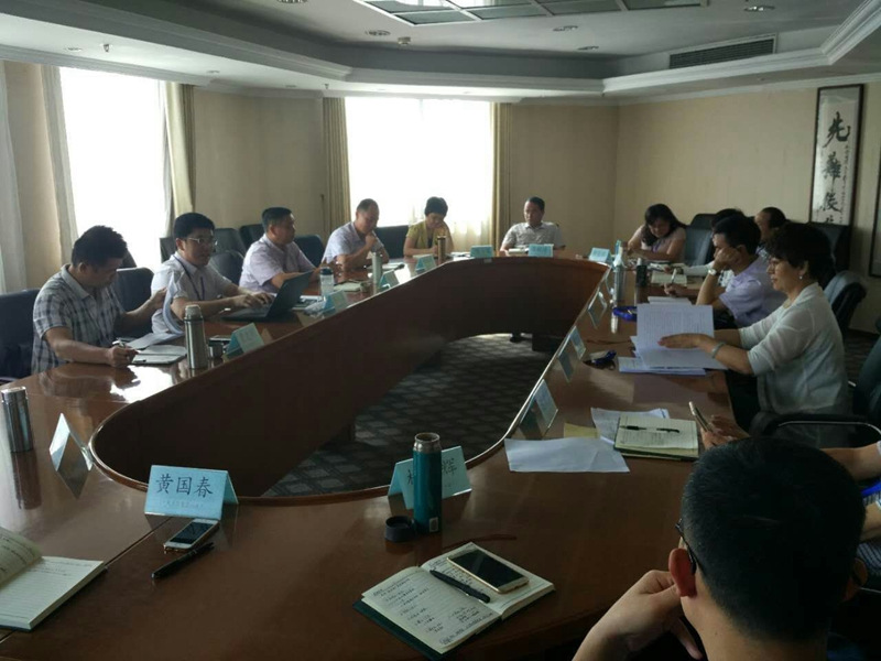 八班全体学员齐聚校长大厦十楼会议室进行研讨。学员们首先介绍了自己的督导经验和做法，其中来自广东各地的学员毫不保留的与大家分享了他们在管办评分离促优质学校发展、第三方开展学校家长和学生满意度测评、督学机制的完善等方面的经验做法，大家就此展开了热烈的讨论。（文字：韩雪秋）