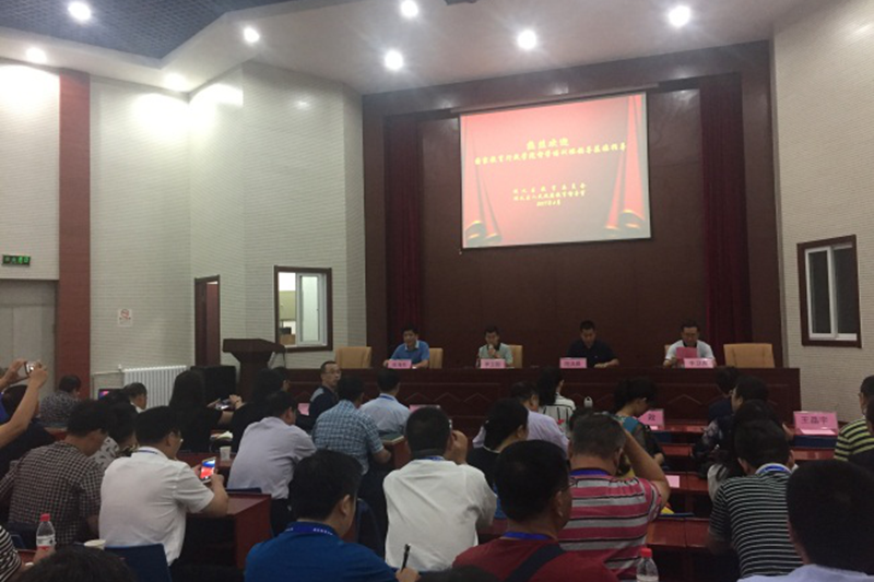 6月27日，第十期全国县区督学培训班赴北京市顺义区人民政府教育督导室开展现场教学活动。上午，顺义区教工委副书记张海东、顺义区人民政府教育督导室主任李卫国出席座谈会。本期班总班主任、学院教育行政教研部主任司洪昌主持会议。