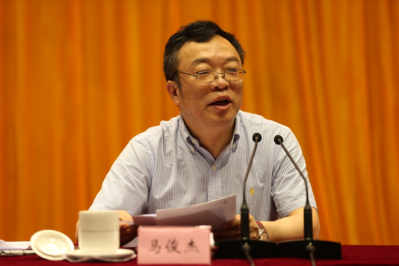 马俊杰传达了教育部6月23日警示教育会议精神，重点对教育部党组成员、中纪委驻部纪检组组长王立英同志的讲话进行了传达学习，并就学院开展警示教育月活动作了动员部署。马俊杰要求，学院领导班子成员和党委委员要专门召开民主生活会，深刻剖析通报的典型案例，切实担负起全面从严治党的政治责任和使命担当，打造学院风清气正的政治生态和干训环境；各支部在会后要及时召开支部大会，结合通报案例，引导党员干部展开深入讨论；学院全体党员干部要积极参加党委部署的系列警示教育活动，牢固树立“四个意识”，时刻把纪律规矩挺在前面，干净做事，忠诚担当。