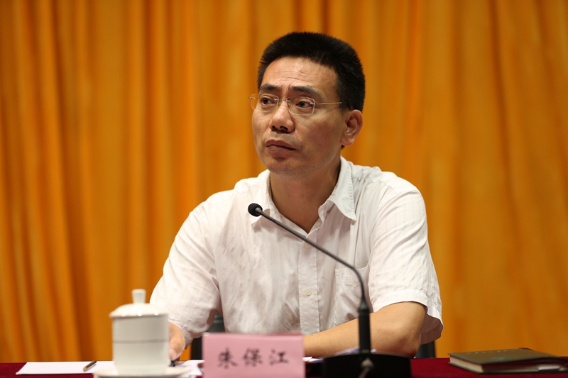 会上，朱保江对党的十八大以来中央国家机关和教育部直属机关的七起违纪违规典型案例进行了通报。他希望学院全体党员干部从中吸取教训，切实引以为戒，以学院警示教育月活动为契机，认真落实学院党委的各项活动部署，真正受警醒、明底线、知敬畏，进一步增强政治意识、大局意识、核心意识、看齐意识，以更强的政治敏锐性、更强的纪律规矩意识、更强的工作责任感，做符合“四个合格”标准的共产党员。