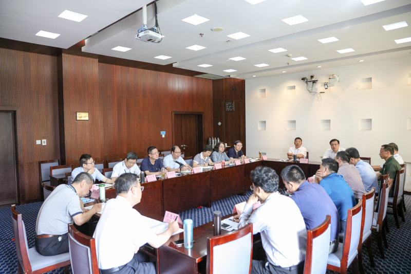 9月5日全天和9月6日上午，按照教学计划安排，“2017年省级教育行政部门进修班”举行了三场“政策面对面”研讨课。研讨课分为两部分，首先请各司局负责同志介绍司局重点工作和近期工作思路，然后与各位学员展开互动交流。