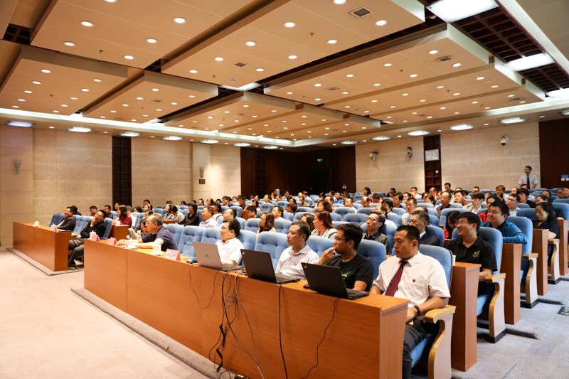 报告会共设12个分会场，我院是分会场之一。学院党委班子成员及全体党员通过视频同步收看了专题报告会。