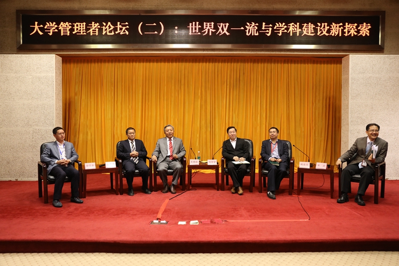 基于对“双一流”建设的深入研究及所在学校的实践探索，演讲人围绕论坛主题，阐述了世界大学的发展历程、中国大学参与世界一流大学竞争的战略举措，以及中国大学实施世界“双一流”建设的重要意义。重点结合所在学校的目标定位和发展实际，分享了各自学校在人才人事制度改革、尖端人才培养、学科交叉融合、特色学科建设、科技创新发展、卓越文化建设等方面的新思考、新探索和新实践，并就如何在推进“双一流”建设中保持中国特色、学校特色和学科特色，如何在提升学校综合实力的同时，切实服务国家战略和地方经济社会发展等方面进行了深入的思考和展望。