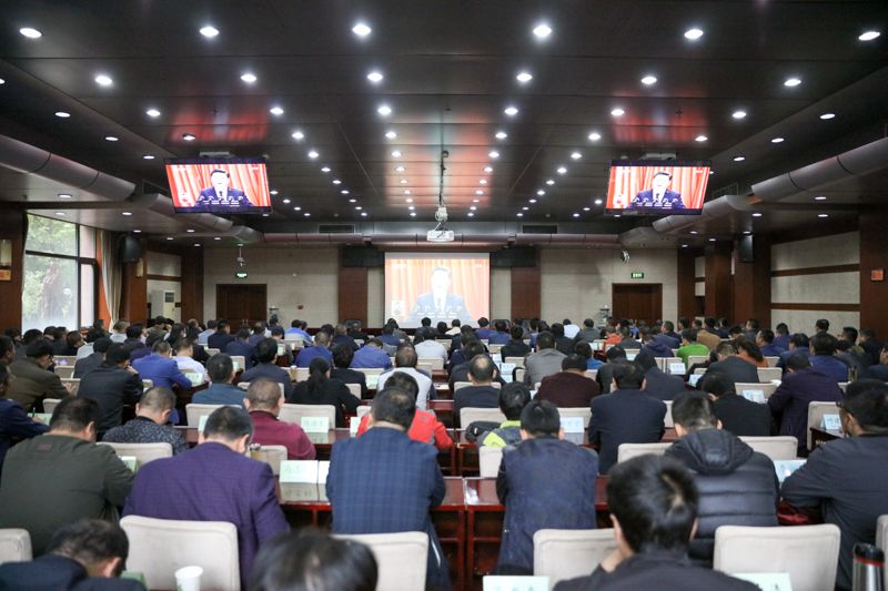 田家炳基金会“西部乡村中小学校长培训计划”2017年第二期中小学校长培训班187位学员在校长大厦敬业厅集中收看十九大开幕式直播盛况。（敬业厅会场）