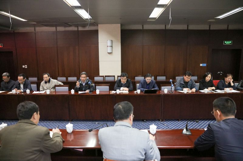 学习会上，10位干部职工代表作了发言。大家一致认为，中国共产党第十九次全国代表大会，是在全面建成小康社会决胜阶段、中国特色社会主义进入新时代的关键时期召开的一次十分重要的大会。一定要持续深入学习党的十九大会议精神，将之转化为推动学院和国家发展的不竭动力。