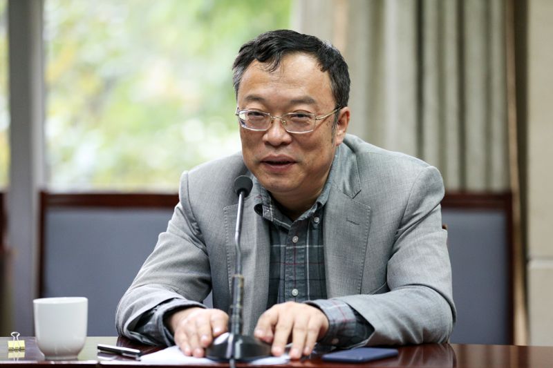 学院党委书记、常务副院长马俊杰就深入学习贯彻习近平总书记在十九大开幕式上所作报告谈了感受。他说，这次党的代表大会是全国人民政治生活中一件极其重要的大事，事关我们党、国家和民族的未来。他强调，习近平同志所作的报告，通篇闪耀着马克思主义真理的光芒，展示了党中央引领新时代中国特色社会主义的最新成果，是新时代我们党团结带领全国各族人民决胜全面建成小康社会、夺取中国特色社会主义伟大胜利的政治宣言和行动纲领。马俊杰指出，学院担负着面向全国教育系统培训高层次教育管理干部和教育管理专门人才的重要使命。我们一定要认真学习贯彻党的十九大精神，坚持以新时代中国特色社会主义思想为指导，坚持党校姓党、管党治党政治责任，围绕国家教育战略需求，加强教育智库建设，以实际行动为加快推进教育现代化、办好人民满意的教育作出新的更大贡献。（社会科学教研部 胡锐军；教务部 闫伟）