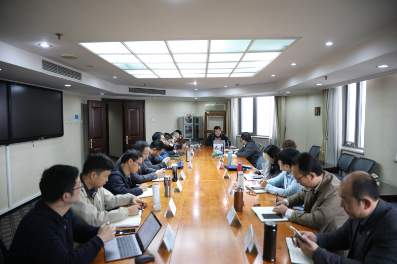 高校中青班学员认为，报告提出“青年兴则国家兴，青年强则国家强”，令高等教育工作者倍感振奋。高校“必须把大学教育与国家强盛、民族兴旺紧密结合起来”“以培养时代新人为着眼点”“加强师德师风建设”“让每一位高校教师更有时代感、责任感、压力感，更有愿力践行教书育人”。