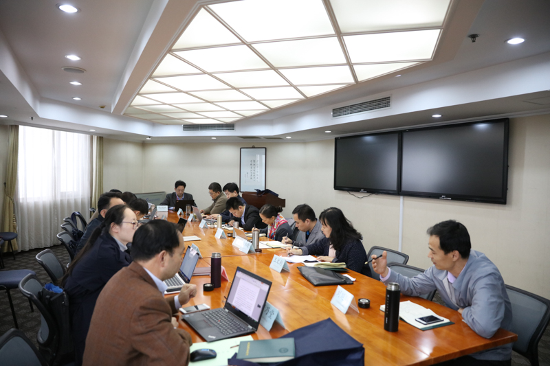 来自全国30个省市的第52期高校中青年干部培训班的102位学员和第15期浙江高校中青年干部培训班的50位学员纷纷表示习，高校中层干部们认为，报告博大精深、哲思宏远，是指导高校改革发展工作的纲领性文献。