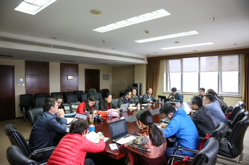 高校中青班学员介绍，报告提到的过去五年的重大科技成果与所在学校科研攻关紧密相关，报告提到的“建设美丽中国”“建设现代化经济体系”等未来改革发展方向为所在学科的建设指明了方向。