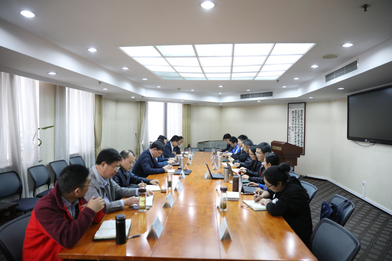 高校中青班学员结合所在学校或所属学科的发展情况，对一流大学和一流学科建设历程、形势和使命进行了深刻反思。倍感使命在肩，责任重大，一定会按照习近平总书记的报告精神，踏踏实实，兢兢业业，努力为新时代中国特色社会主义高等教育事业奉献力量。