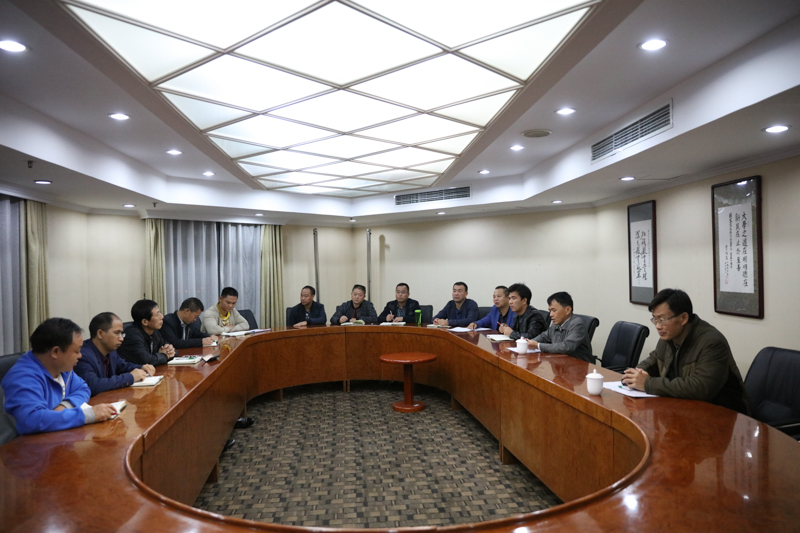 校长们纷纷表示，“农村教育发展任重道远。无论农村教育有多难有多苦，都将立足岗位，脚踏实地，当人民满意的农村教师，做人民满意的农村教育，为实现中华民族伟大复兴的中国梦不懈奋斗”。