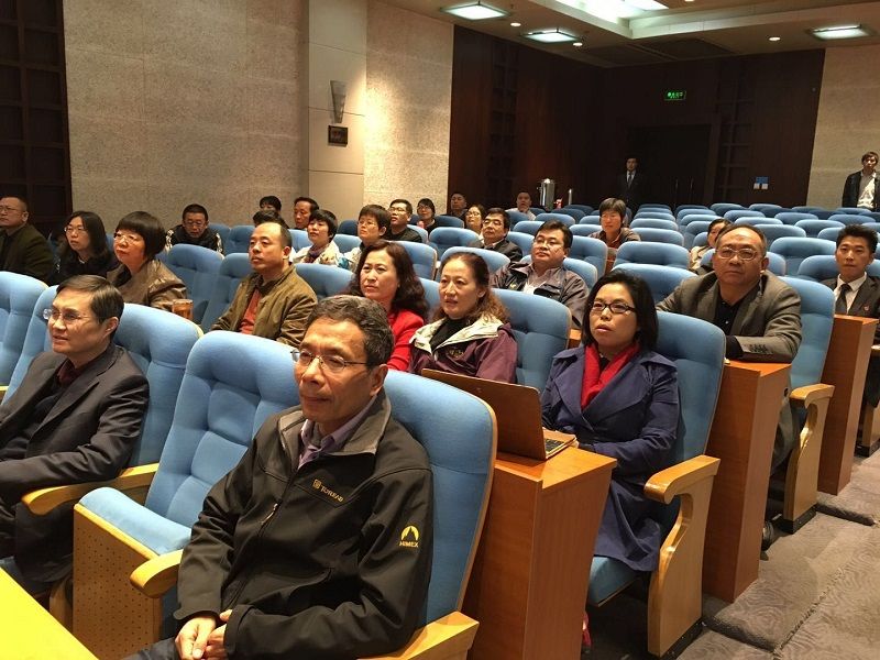 在传达学习十九大精神大会后，学院的干部职工纷纷表示，要坚决维护以习近平同志为核心的党中央权威，高举中国特色社会主义伟大旗帜，深入学习贯彻习近平新时代中国特色社会主义思想，不忘初心，牢记使命，立足教育系统干部培训工作，围绕教育部党组制定的教育重大战略需要，努力为办好人民满意的教育贡献应有的力量。