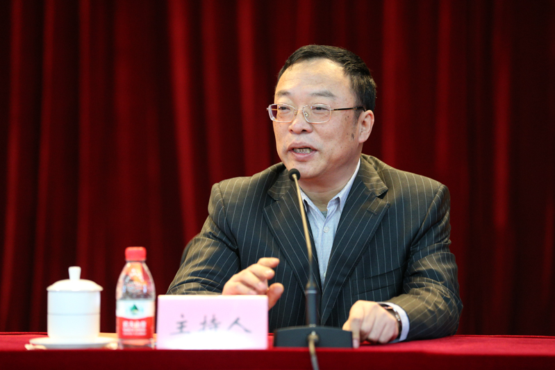 国家教育行政学院党委书记、常务副院长马俊杰同志主持报告。