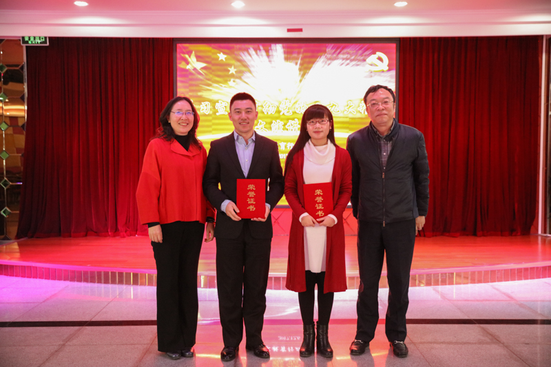 通过评委现场无记名投票，最后推选出教育行政教研部杨程和教务部闫伟两位同志，作为青年选手代表学院参加“教育部直属机关青年干部学习宣传贯彻党的十九大精神征文演讲比赛”。