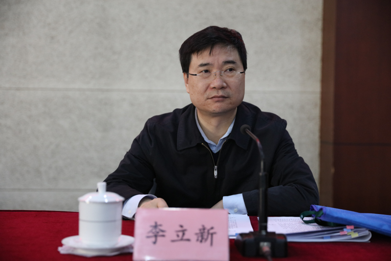 李立新在专题报告中以丰富的案例和详实的数据分析了当前教育部直属系统纪检工作取得的成绩、存在的问题和今后的工作形势。他指出，纪检工作的目的是建立制度，把权力关进制度的笼子里，从而构建良好的政治生态，纪检干部要通过监督执纪问责，发挥良好的导向作用。