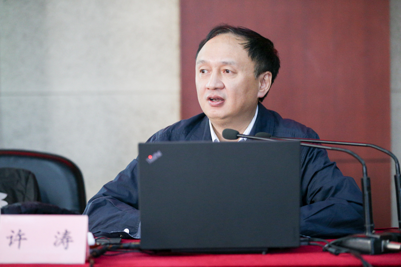 开班式后，许涛围绕“‘一带一路’教育行动”这一主题为学员作首场专题报告。他指出，十八大以来我国基本形成了全方位、多层次、宽领域的教育对外开放的大格局，在培养高层次人才、引进优质教育资源、推动中外人文交流等方面取得了重大成绩。他强调，面对对外开放的新形势，我们要进一步深入贯彻落实党的十九大精神，进一步构建“一体两翼”的教育对外开放格局，即以“一带一路”倡议为主体，中外人文交流、教育的国际合作与交流为两翼，打好“一带一路”教育行动的攻坚战，书写“奋进之笔”，拿出“得意之作”。