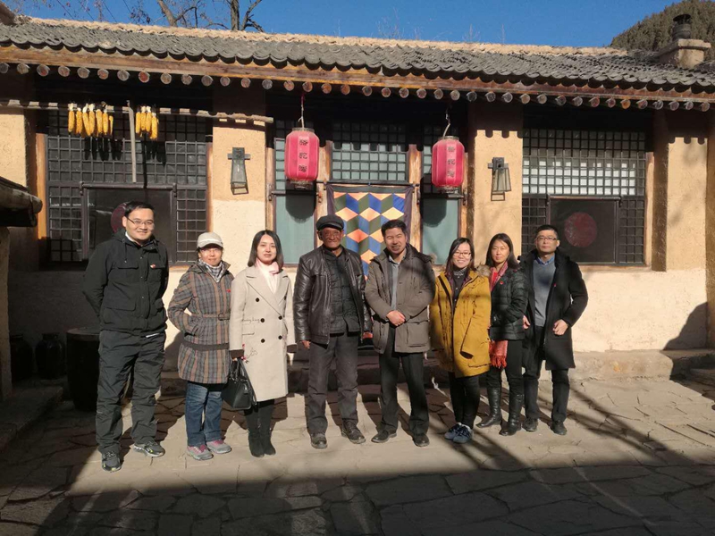 骆驼湾村是2012年底习近平总书记考察过的贫困村,地方偏僻,是特困区中的特困村,“精准扶贫”让村民从根本上提高了生活水平,支部党员们亲身感受到了党对贫困群众的关怀。 骆驼湾村是2012年底习近平总书记考察过的贫困村,地方偏僻,是特困区中的特困村,“精准扶贫”让村民从根本上提高了生活水平,支部党员们亲身感受到了党对贫困群众的关怀。